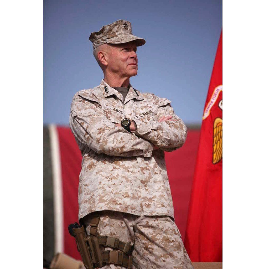 a US Marine Commandant in MCCUU Desert MARPAT blouse