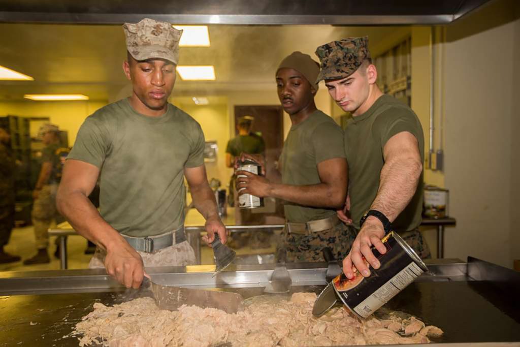 Marines prepare chow 