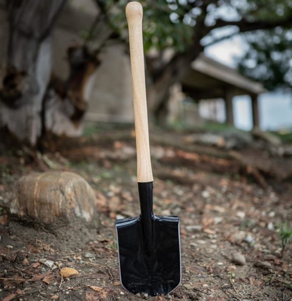 Trench Shovel inspired by Special Forces in the dirt