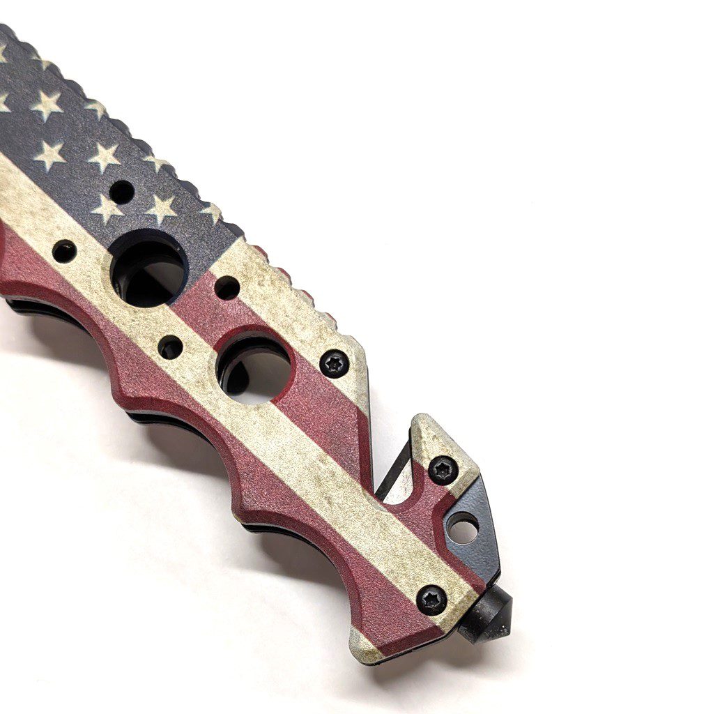 a USA flag pocket knife
